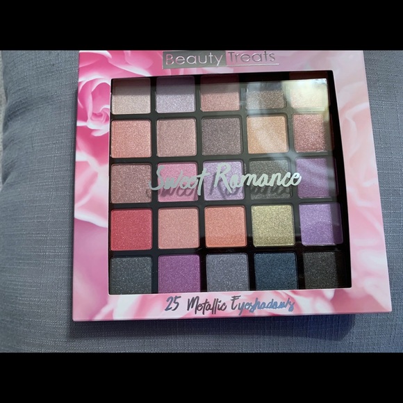 Beauty treat 25 metallic shade palette